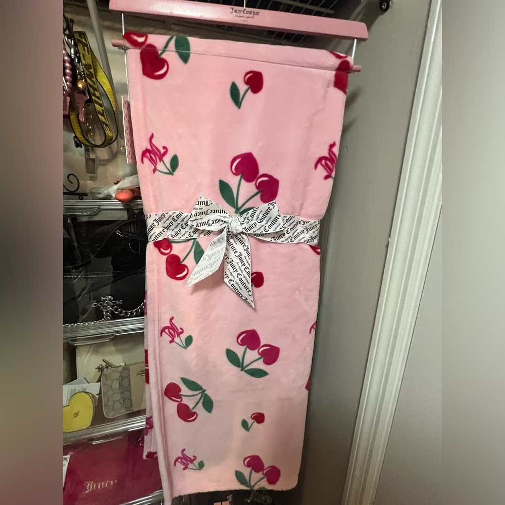 Juicy couture 🍒cherry 🍒 throw blanket!